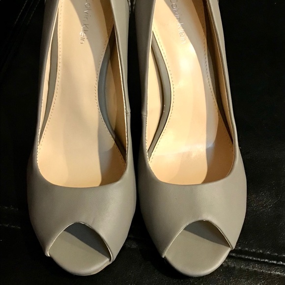 Women’s Shoes - Picture 2 of 6